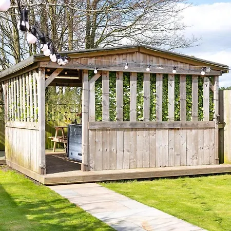 בית נופש - Sleeps 3 Hot Tub & Pet Friendly קרליסל