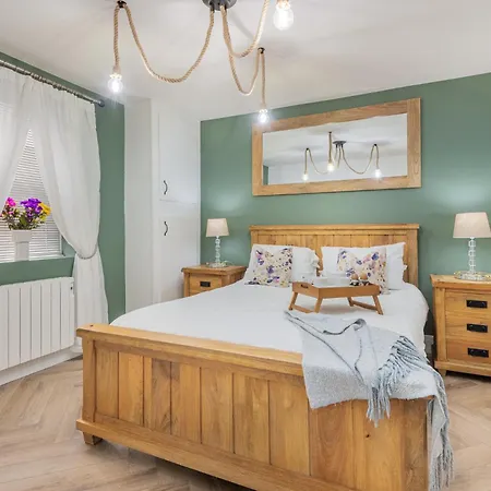 Key To The Esk, Cosy Cottage With Hot Tub