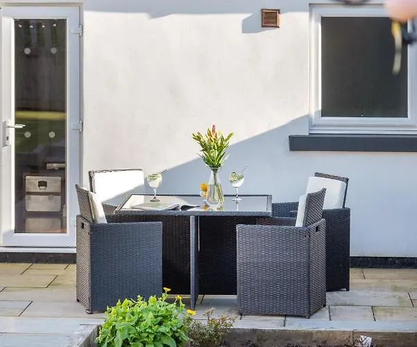 - Sleeps 3 Hot Tub & Pet Friendly *