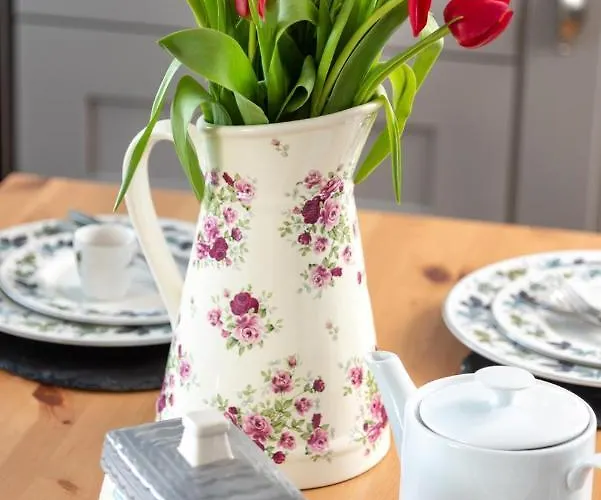 - Sleeps 3 Hot Tub & Pet Friendly 卡莱尔