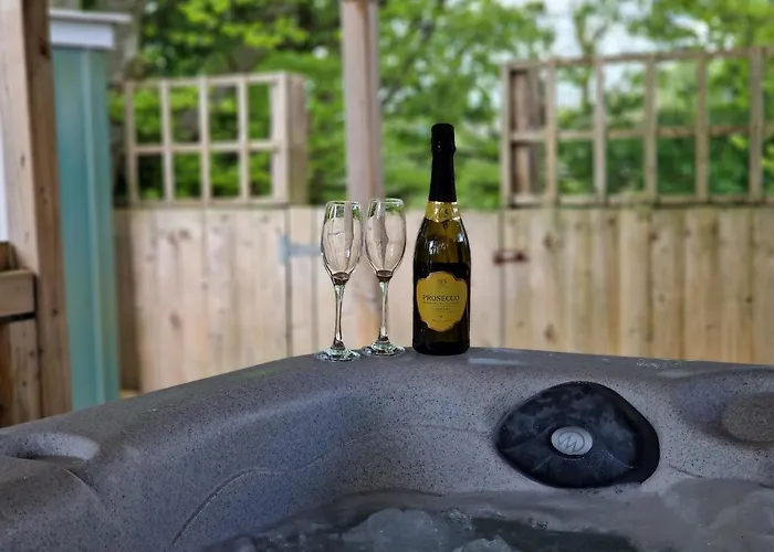 - Sleeps 3 Hot Tub & Pet Friendly 度假居 卡莱尔